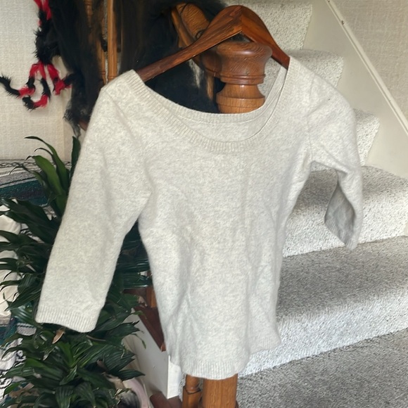 Banana Republic Women's Heather Gray Cashmere Sweater Top - Picture 8 of 11